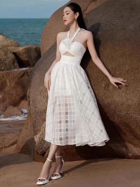French Style Temperament Plaid Cutout Pattern Halter Neck Backless 3D Flower Brooch Hollow Tube Top High Waist Long A-Line Dress