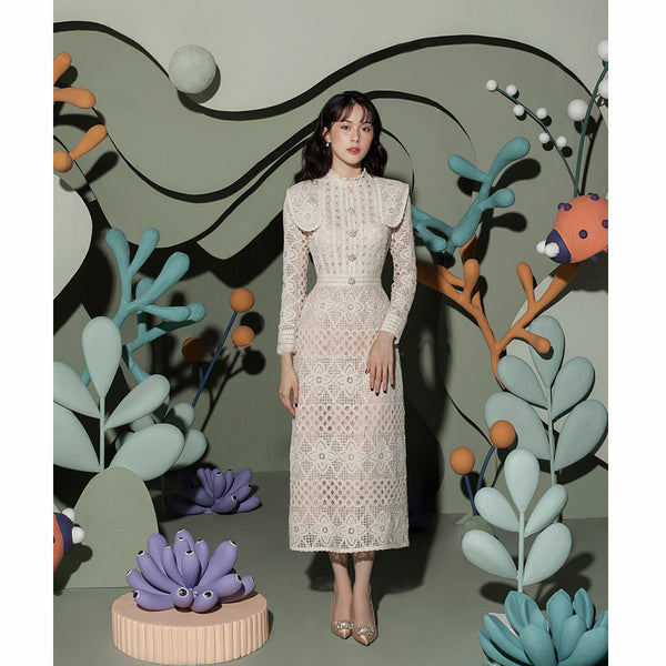 Temperament Retro Long Sleeved Waist Hollow Out Smock Lace Dress