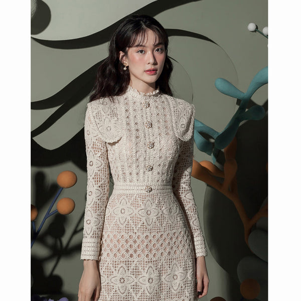 Temperament Retro Long Sleeved Waist Hollow Out Smock Lace Dress
