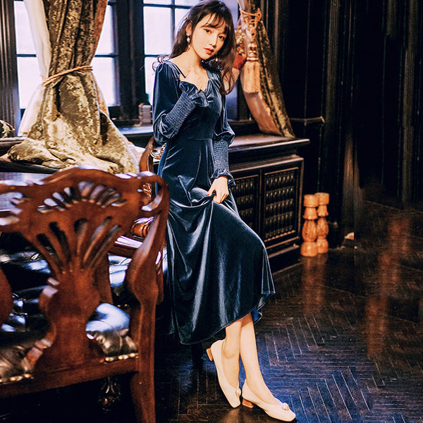 Elegant Women Retro Traditional Shiny Blue Velvet Ruffled Bust Long Sleeved Long Dress