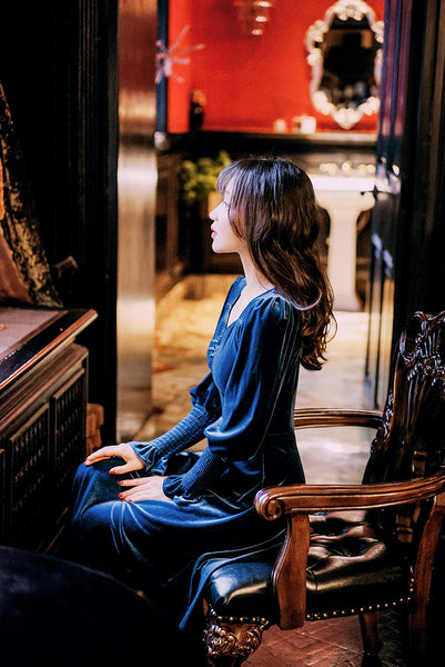 Elegant Women Retro Traditional Shiny Blue Velvet Ruffled Bust Long Sleeved Long Dress