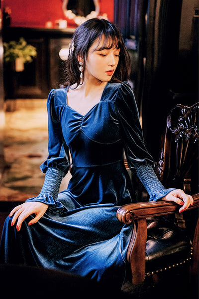 Elegant Women Retro Traditional Shiny Blue Velvet Ruffled Bust Long Sleeved Long Dress