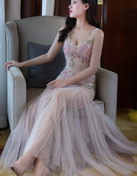 Sexy See Through Lace Mesh Sleeveless Low Cut Embroidered Floral Clubbing Party Gown Dress